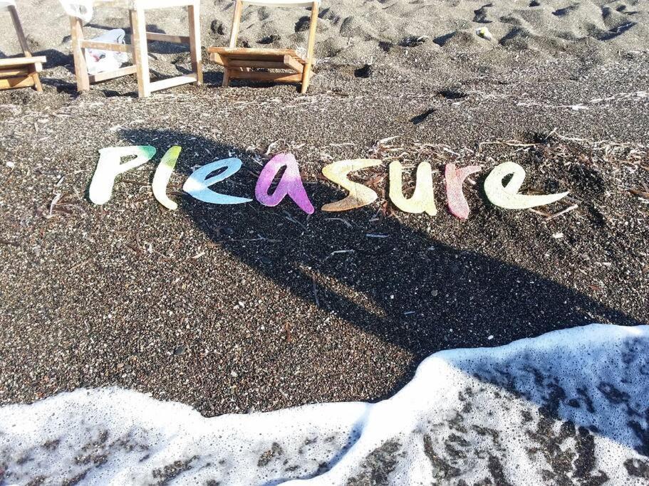 Pleasure Black Beach Perísza Kültér fotó